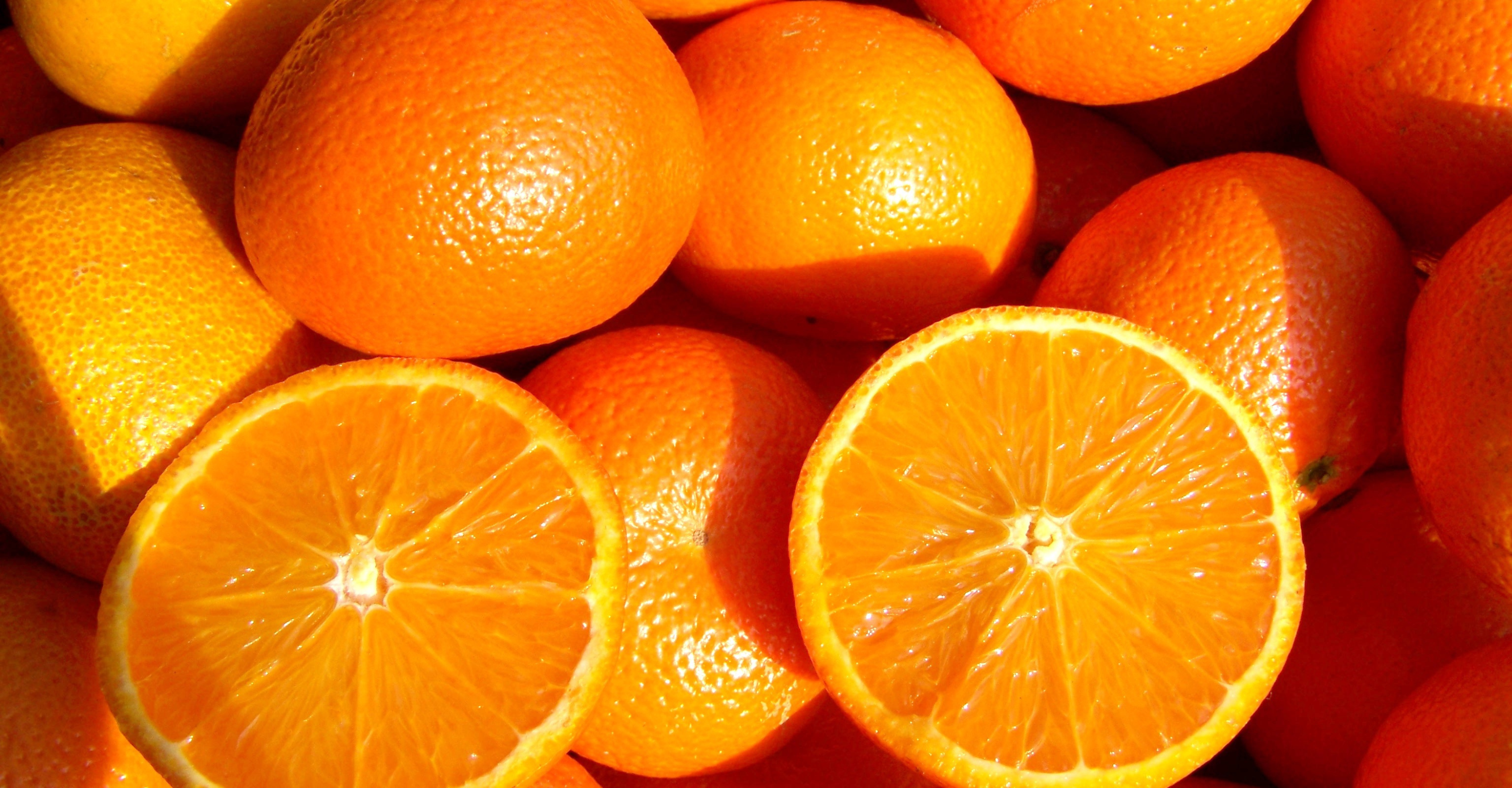 Close up image of fresh oranges